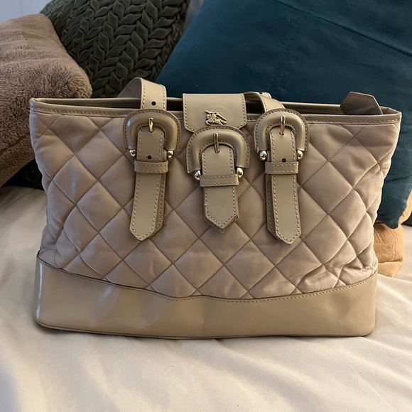 Burberry Handbags - Burberry shoulder purse